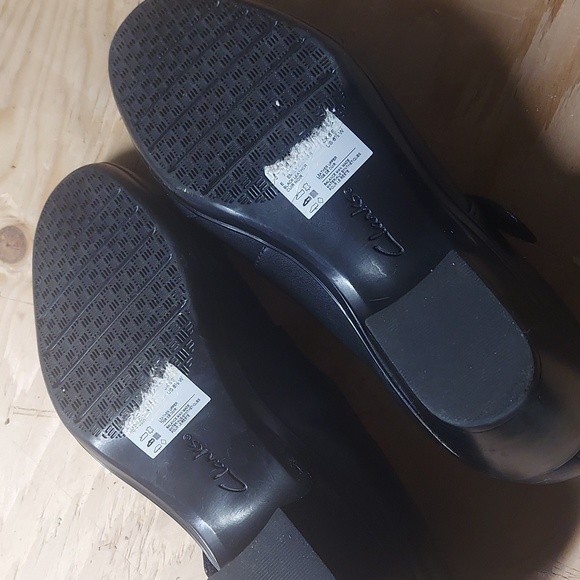 Pair of shoes for a woman. Black clarks - Picture 3 of 4